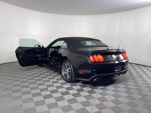 Photo 3 of 16 of 2015 Ford Mustang GT Premium