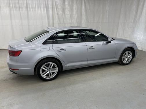 Photo 5 of 19 of 2017 Audi A4 Premium