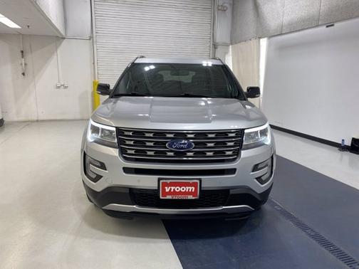 Photo 4 of 20 of 2017 Ford Explorer XLT
