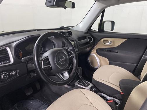 Photo 2 of 18 of 2015 Jeep Renegade Latitude