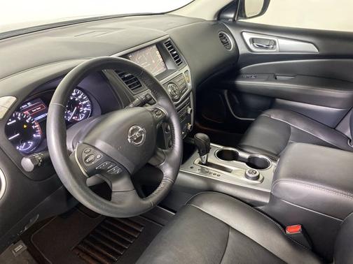 Photo 2 of 18 of 2018 Nissan Pathfinder SL