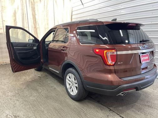 Photo 3 of 19 of 2018 Ford Explorer XLT