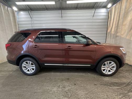 Photo 5 of 19 of 2018 Ford Explorer XLT