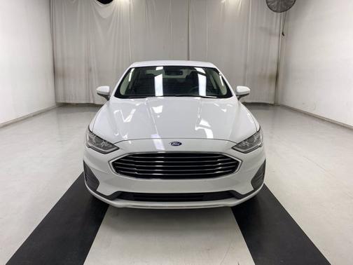 Photo 4 of 18 of 2020 Ford Fusion SE
