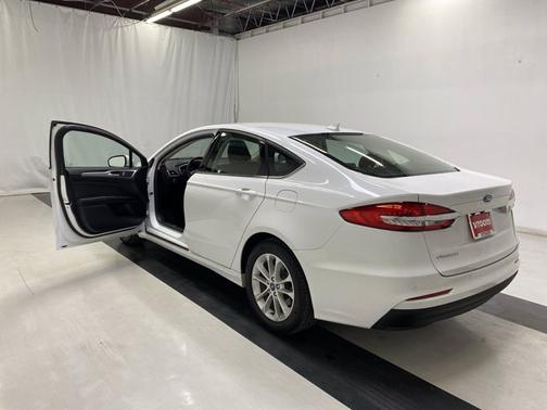 Photo 3 of 18 of 2020 Ford Fusion SE