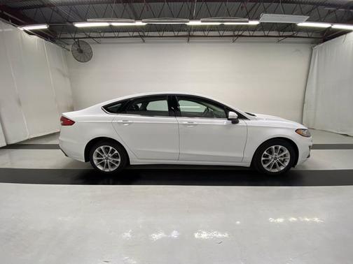 Photo 5 of 18 of 2020 Ford Fusion SE