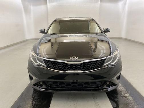 Photo 4 of 19 of 2019 Kia Optima S