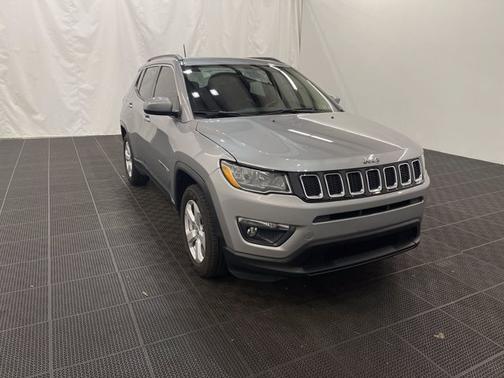 Photo 5 of 19 of 2018 Jeep Compass Latitude