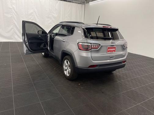 Photo 3 of 19 of 2018 Jeep Compass Latitude