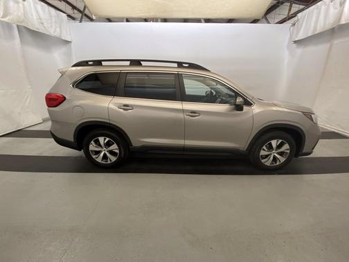 Photo 5 of 19 of 2020 Subaru Ascent Premium 7-Passenger