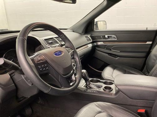 Photo 2 of 19 of 2018 Ford Explorer Limited