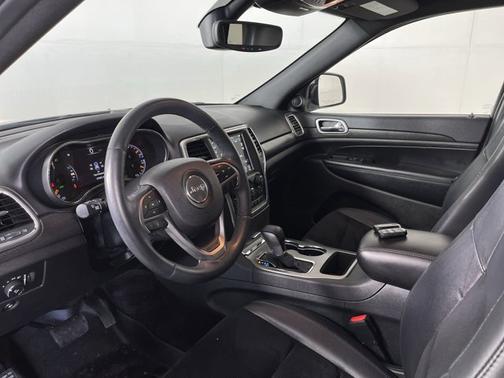Photo 2 of 19 of 2018 Jeep Grand Cherokee Altitude