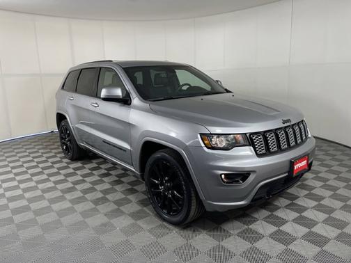 Photo 5 of 19 of 2018 Jeep Grand Cherokee Altitude