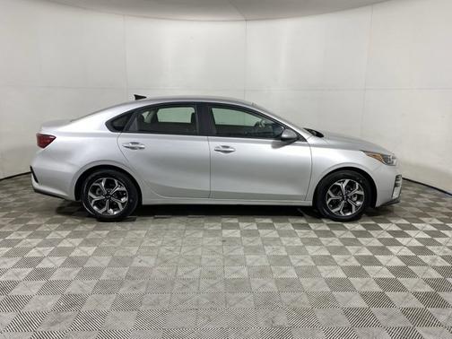 Photo 5 of 18 of 2020 Kia Forte LXS