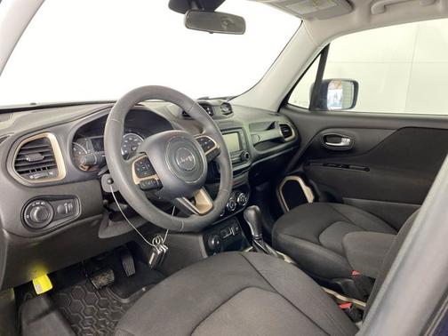 Photo 2 of 18 of 2016 Jeep Renegade Sport