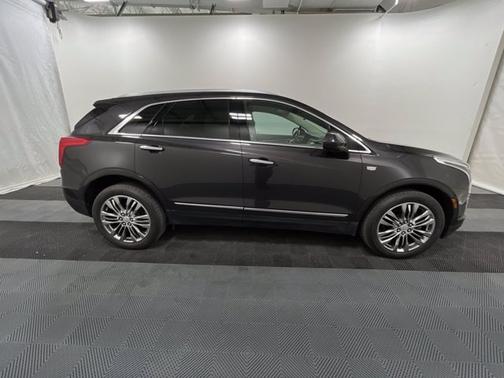 Photo 5 of 19 of 2017 Cadillac XT5 Premium Luxury AWD