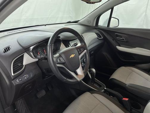 Photo 2 of 17 of 2019 Chevrolet Trax LT