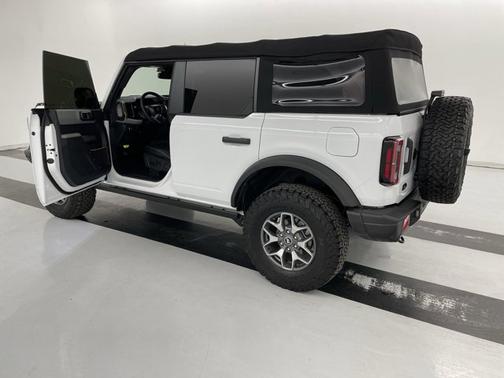 Photo 4 of 19 of 2021 Ford Bronco Badlands