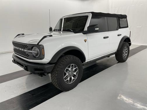 Photo 2 of 19 of 2021 Ford Bronco Badlands