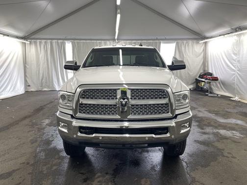 Photo 4 of 18 of 2018 RAM 3500 Laramie