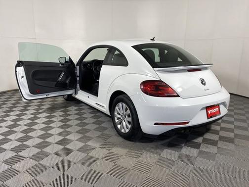 Photo 3 of 17 of 2019 Volkswagen Beetle S
