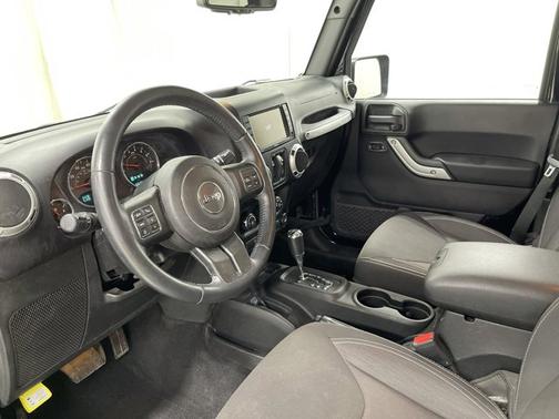 Photo 2 of 17 of 2015 Jeep Wrangler Unlimited Sahara