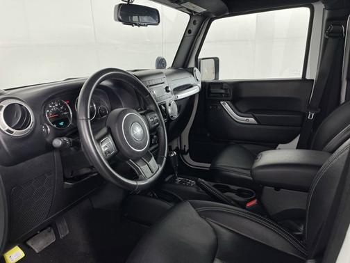 Photo 2 of 17 of 2018 Jeep Wrangler JK Unlimited Sahara