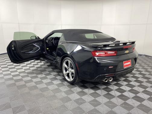 Photo 3 of 18 of 2018 Chevrolet Camaro 2SS