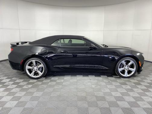 Photo 5 of 18 of 2018 Chevrolet Camaro 2SS