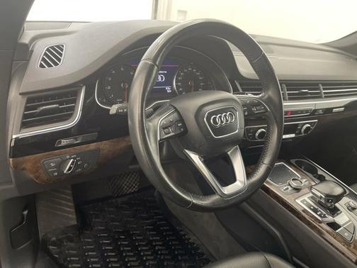 Photo 2 of 19 of 2017 Audi Q7 3.0T Premium Plus