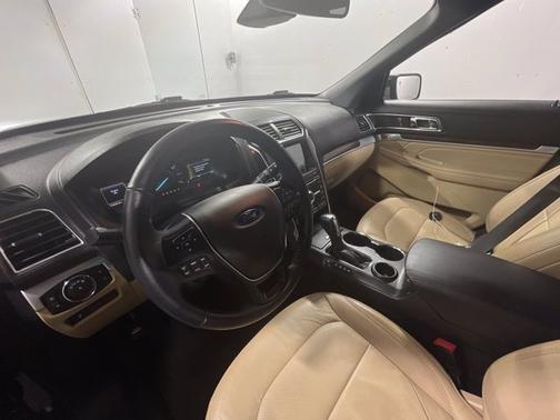 Photo 2 of 20 of 2017 Ford Explorer Limited