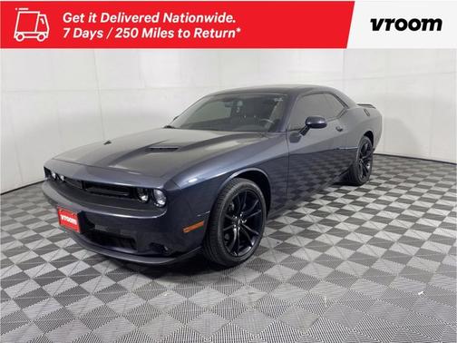 Photo 1 of 18 of 2018 Dodge Challenger SXT