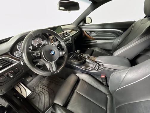 Photo 2 of 19 of 2018 BMW 440 i xDrive
