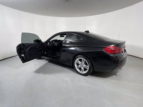 Photo 3 of 19 of 2018 BMW 440 i xDrive