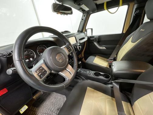 Photo 2 of 17 of 2014 Jeep Wrangler Unlimited Rubicon X