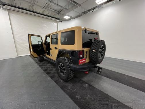 Photo 3 of 17 of 2014 Jeep Wrangler Unlimited Rubicon X