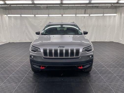 Photo 4 of 18 of 2019 Jeep Cherokee Trailhawk