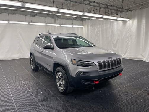 Photo 5 of 18 of 2019 Jeep Cherokee Trailhawk