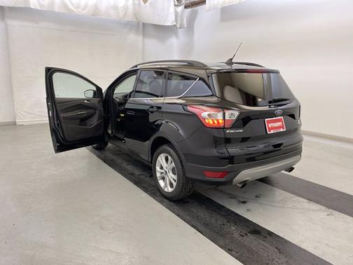 Photo 3 of 18 of 2018 Ford Escape SEL