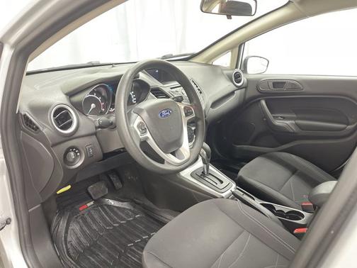 Photo 2 of 18 of 2019 Ford Fiesta SE