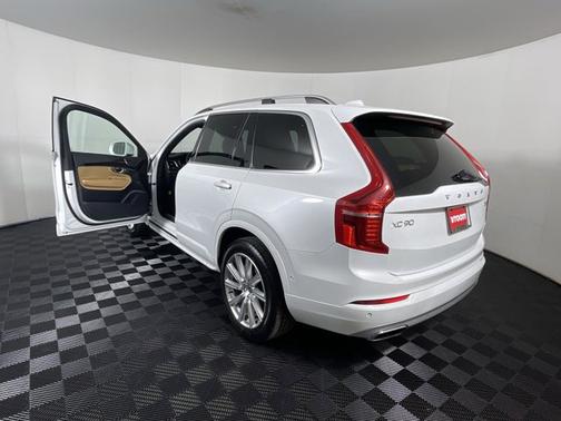 Photo 3 of 20 of 2017 Volvo XC90 T6 Momentum