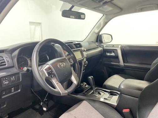 Photo 2 of 19 of 2019 Toyota 4Runner SR5