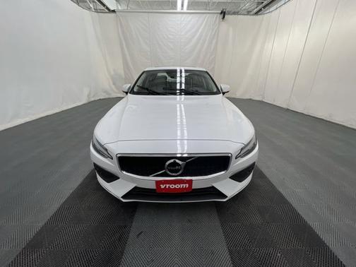 Photo 4 of 19 of 2021 Volvo S60 Momentum