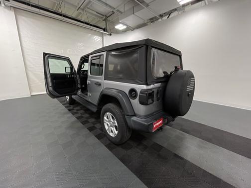 Photo 3 of 18 of 2018 Jeep Wrangler Unlimited Sport