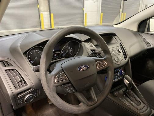 Photo 2 of 18 of 2018 Ford Focus SE