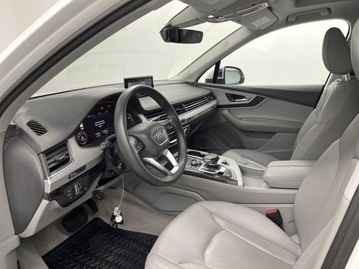 Photo 2 of 20 of 2019 Audi Q7 2.0T Premium Plus