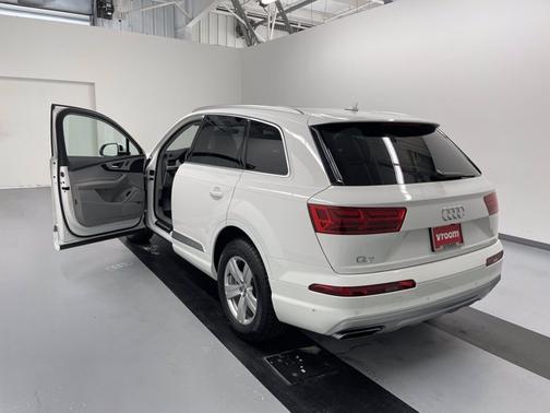 Photo 3 of 20 of 2019 Audi Q7 2.0T Premium Plus
