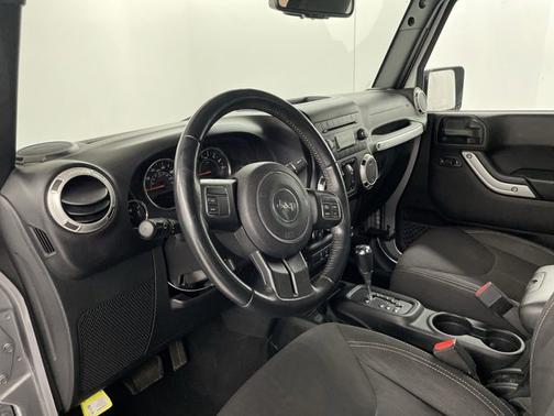 Photo 2 of 17 of 2017 Jeep Wrangler Unlimited Sahara