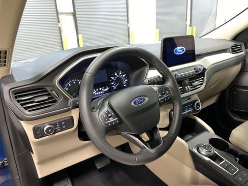 Photo 2 of 18 of 2020 Ford Escape SEL