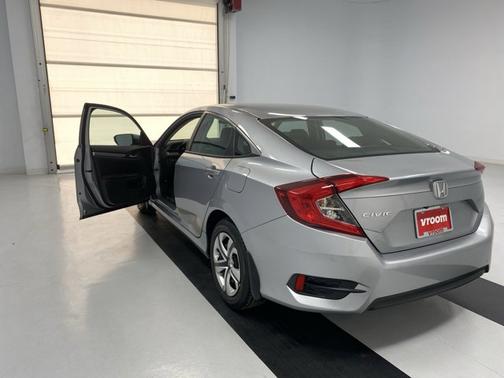 Photo 4 of 19 of 2018 Honda Civic LX